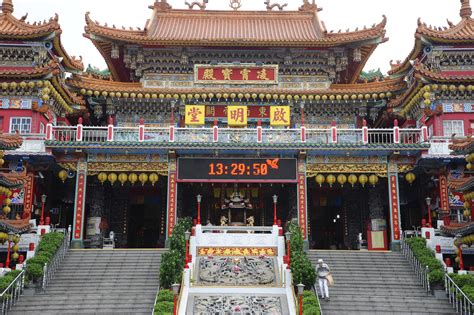  ¡Sumérgete en la Historia con el Templo de Tianfu! Un viaje a través del tiempo y la espiritualidad.