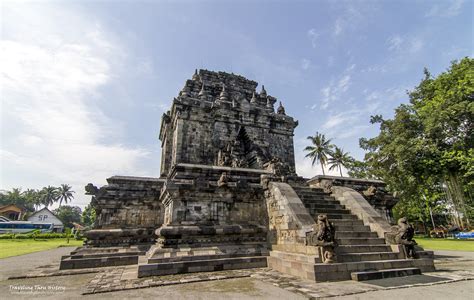 ¡Sumérgete en la Historia y la Naturaleza en el Templo de Candi Mendut!