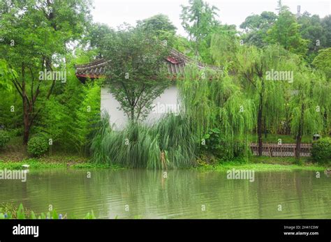  ¡Sumérgete en la Historia y la Naturaleza en el Mausoleo de Liu Xiang!