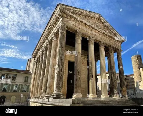 ¡Sumérgete en la Historia con el Templo de Augustó en Vienne!