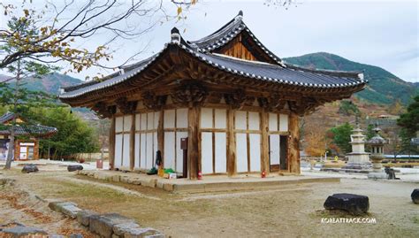  ¡Explora la Belleza Etérea del Templo de Gatbawi en Namwon!