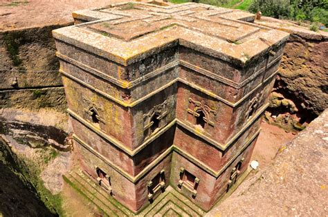 ¿Listo para aventurarte en las profundidades de la historia etíope con la Iglesia de San Jorge?