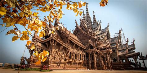 El Santuario de la Verdad: Un Oasis Espiritual en medio del bullicio de Chiang Mai!